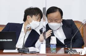 박원순 전 비서 성폭행한 동료 전 서울시 직원 징역 3년6개월. Wv2l Vaomoal6m