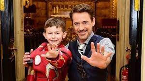 Kunjungi Anak Anak Penderita Kanker Ini Foto Gaya Robert Jr Iron Man Bersama Anak Anak Tribun Solo