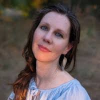 Lisa Poisso's Instagram, Twitter & Facebook