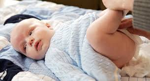 Wenn keine reaktionen auftreten, geben sie vier stunden später eine etwas größere portion des neuen futters und achten sie weiterhin auf reaktionen. Babys Stuhlgang Der Windelinhalt Babycenter