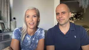 Es ist ungewöhnlich dass oksana kolenitchenko diesmal selbst die kamera hält. Cxehiod8ti3dim