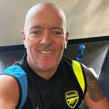 🚨Arsenal have been charged by the FA for the way their players surrounded  Michael Oliver after he issued a red card to Myles Lewis-Skelly last  Saturday. The Gunners have until Monday to