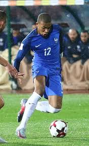 « l'ambition, c'est l'endroit vers lequel on se sent capable d'aller. Mbappe Kilian Wikiwand