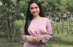 Cempaka amna (syerinie myra) dan adiknya iman idham (afieq shazwan) merupakan anak tiri kepada tuan khalid (arash mohamad). Biodata Syerinie Myra Pelakon Drama Dia Yang Ku Cinta My Panduan