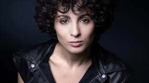 Barbara pravi voit le jour le 10 avril 1993, à paris. Barbara Pravi Releases New Single L Homme Et L Oiseau Escxtra Com