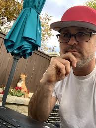 Derek Leslie's Instagram, Twitter & Facebook