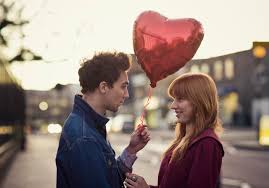 Quand on est en couple depuis longtemps, il est parfois difficile de remettre du. Surprise Romantique 8 Surprises Amoureuses Pour Pimenter Le Quotidien Elle