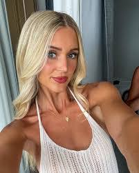 Cassie Robert's Instagram, Twitter & Facebook