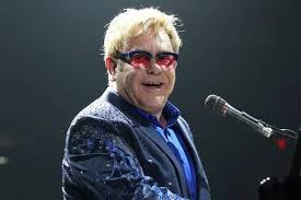 Clooneys, beckhams und elton john bei harrys hochzeit. Royale Hochzeit Sir Elton John Wird Fur Harry Und Meghan Singen