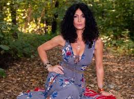 Vedeta de televiziune mihaela rădulescu, în vârstă de 51 de ani, a avut o apariție răvășitoare în mediul online. Cum IÈ™i MenÈ›ine Mihaela RÄƒdulescu Silueta La 52 De Ani Diva RecunoaÈ™te CÄƒ Are DouÄƒ PlÄƒceri Vinovate Nu Pot Controla Spynews Ro