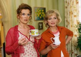 Odcinki serialu nagrywane były w teatrze żydowskim w warszawie, na obrotowej scenie, dzięki której możliwa była szybka zmiana scenografii pomiędzy scenami. Calkiem Nowe Lata Miodowe 2004 Galerie Z Filmu Csfd Cz