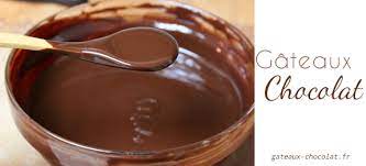 Pour réaliser un glaçage au chocolat :prendre du chocolat en poudre. Glacage Au Chocolat Facile A La Creme Fraiche