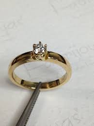 Anillo Solitario En Oro Amarillo 18 K Con Diamante De 0 30ct Fabrijoyas Fine Engagement Rings Gold Earrings Designs Designer Engagement Rings