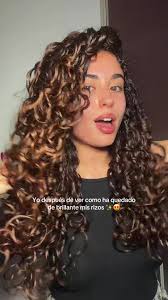 Beneficios del romero para el cabello rizado