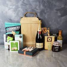 Champagne Gift Baskets New York City In 2020 Chocolate Gifts Basket Champagne Gift Baskets Just Because Gifts