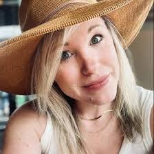 Hilary Yoder's Instagram, Twitter & Facebook