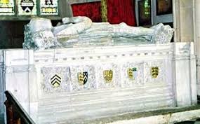 And though not a family like any other, with mourners limited members of the royal family follow her out. Burials Of The Tudors The Tudors Wiki Tudor History History Of England Tudor Dynasty