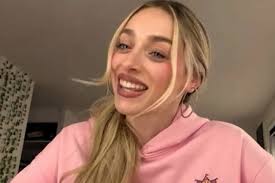 Deze woensdag 2 juli zorgt Camille voor een stralende zomeravond aan het  Q-Beach House in Oostende! 🌞🎶