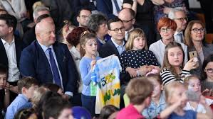 Mateusz morawiecki ukończył uniwersytet wrocławski i politechnikę wrocławską. Premier Kochamy Z Zona Nasze Dzieci I Jestesmy Z Nich Dumni Tvp Parlament Telewizja Polska Sa