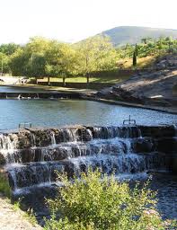 Considerada uma das praias fluviais mais visitadas deste distrito, a praia fluvial do poço de corga é conhecida pela sua fantástica paisagem sobre a serra da lousã e correntes de águas translúcidas. Castanheira De Pera Resort Natureza Villa Rio