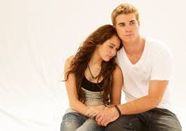 Capa Do Filme A Ultima Musica The Last Song Miley And Liam Liam Hemsworth And Miley Nicholas Sparks Movies