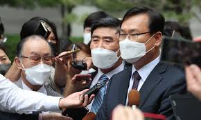 대가리에 피도 안마른 김양호 판사라는 씹팔 색기가 우리나라의 역사를 쓰고, 정치를 하고, 외교를 하고, 국방도 책임지고 있군요. M2b Zwrbiy3mwm