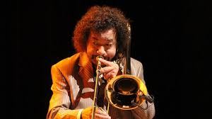 Criou um tipo original de trombone, com direito a patente e tudo, o souzabone, descrito como um trombone em dó de quatro pistos. Hxpxrt6fbwvgwm