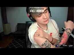 Tiago uriel pacheco, más conocido como tiago pzk, es un joven artista que desde niño estuvo en el último año tiago se posiciona en la escena debido a su constancia tras varios lanzamientos con. Lit Killah Muestra Sus Tatuajes Youtube