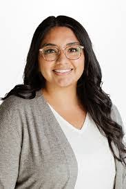 Lynette Holden's Instagram, Twitter & Facebook