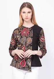 Pin Di Atasan Batik