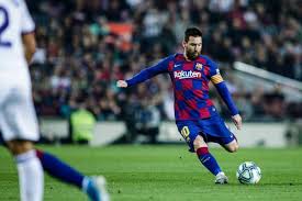 Dalam permainan ini, pergantian pemain tidak terbatas. Tendangan Bebas Dalam Permainan Sepak Bola Disebut Sebutkan Mendetail