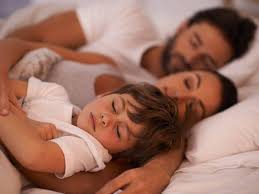Los “supuestos” riesgos de dormir con tu hijo | Actualidad | Cadena SER