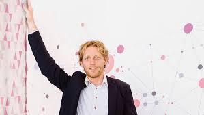 | česká televize má snad alespoň materiál, který lze pohotově vylovit a zařadit do programu, až si karel janeček k novému ferrari pořídí vlastní politickou. Mam Rad Rychlou Jizdu Materialni Veci Me Ale Uz Moc Nezajimaji Rika Miliardar Karel Janecek Hospodarske Noviny Ihned Cz