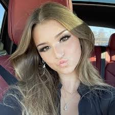 Kathy Cusick's Instagram, Twitter & Facebook