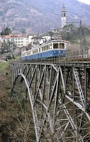 Traveling by train in italy. Trains Des Centovalli Suisse Et Italie Old Trains Train Travel Train Tracks