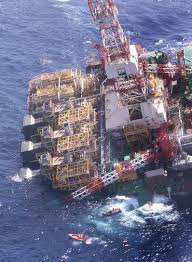 Here is a picture of the petrobras 36 platform while it was sinking off the coast of brasil in the month of march 2001. Plataforma P 36 Inferno Em Alto Mar Acervo