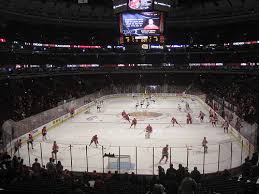It takes between 12,000 and 15,000 gallons (45,000 to 57,000 l) to form a hockey rink surface. Hockey 101 The Ice Hockey Rink