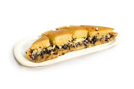 Cara membuat terang bulan manis red velvet tangkupkan atau lipat menjadi satu terang bulan tadi. Martabak Atau Terang Bulan Mana Favoritmu Frisian Flag Indonesia