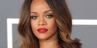 Самые новые твиты от rihanna (@rihanna): Rihanna In Unterwasche Im Garten Radio Hamburg