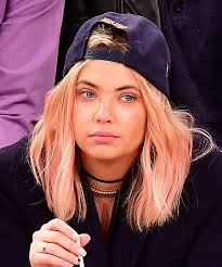Pink Hair Is The Celebrity Hair Color Trend To Try In 2017 Celebrity Hair Colors Hair Color Trends New Hair