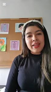 Te presentamos a Soledad Araya Psicóloga clínica que acompaña con  profundidad y sensibilidad a quienes atraviesan momentos complejos. Con un  enfoque psicoanalítico e integrativo, Soledad trabaja con adolescentes y  adultos que enfrentan