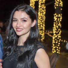 Elizabeth Holguin's Instagram, Twitter & Facebook