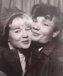 Can anyone make the elf come to life & kiss the girl please