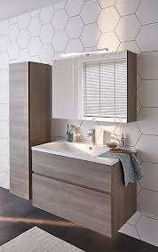 Les meubles sont en placage chêne naturel, matériau qui permet d' avoir le toucher du bois adapté à la salle de bains et aux pièces humides les possibilités d'associations sont très nombreuses , vous pouvez installer une vasque à poser (en. Ensemble De Salle De Bains Calao 90 Cm Faible Profondeur Fume Plan Resine Castorama