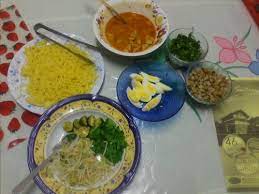 Panaskan air sampai mendidih kemudian celur mee kuning seketika. Mee Kari Ala Shushu Kelantan Myresipi