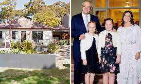 Po box 1306, cronulla, nsw, 2230. Man 33 And Woman 18 Arrested After Allegedly Trespassing At Scott Morrison S House Daily Mail Online