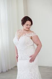 Off The Shoulder Plus Size Wedding Dress Fitted Wedding Dress With Off The Shoulder Straps Lace Fitted Wedding Dress Plus Size Retro Dresses Wedding Dresses