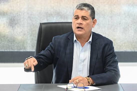 🔴📸| أوسكار رويز رئيس لجنة الحكام الرئيسية باتحاد الكرة يبدأ مهمته الرسمية  بالاجتماع مع أعضاء لجنة الحكام.