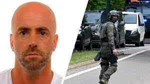 Conings wordt ervan verdacht een aantal mensen te hebben bedreigd, onder wie de belgische. Honderden Militairen Zoeken Een Man Hij Kan Het Niet Eeuwig Volhouden Rtl Nieuws
