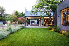 A Heritage Home Gets Modern Outdoor Entertaining Spaces And Gardens Acreage Landscaping Family Garden Garden Landscape Design